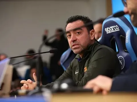 Xavi lý giải nguyên nhân ở lại Barca