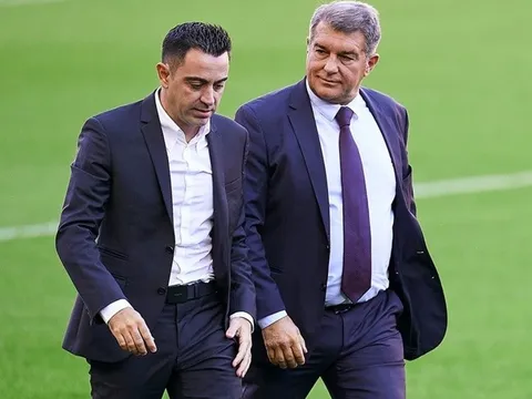 Xavi ở lại, Barca mở tiệc chúc mừng