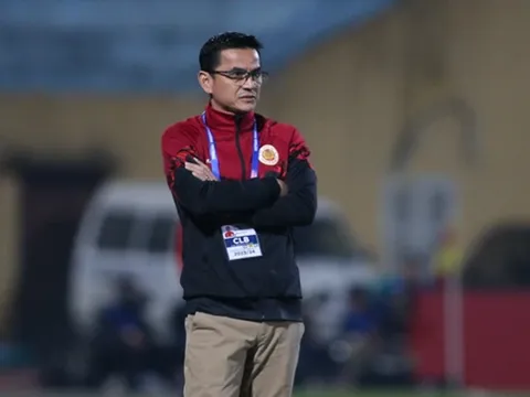 Được hỏi về "đối thủ" Kim Sang-sik, HLV Kiatisuk phản ứng bất ngờ