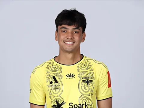 Chân sút Việt kiều cao 1m86 sắp về Việt Nam thi đấu