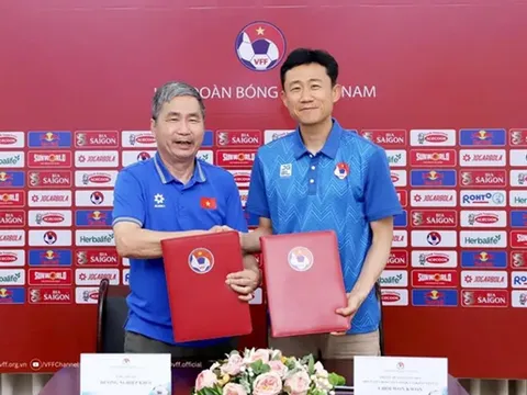 Lý do HLV Kim Sang-sik chọn "phó tướng" Hàn Quốc