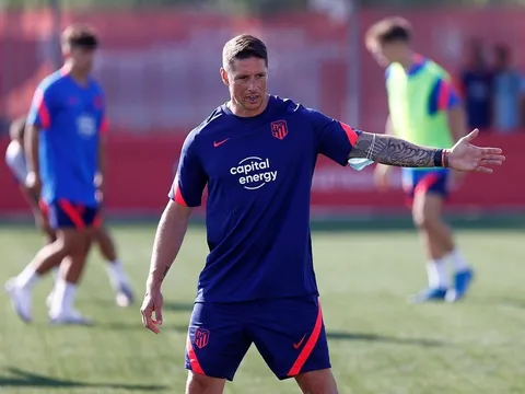 Atletico thăng chức cho Torres