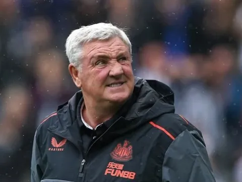 Sol Campbell khuyên M.U mời huyền thoại về làm HLV tạm quyền