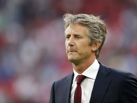 'Bạn có thừa nhận với tôi Van der Sar là bù nhìn ở Ajax không?