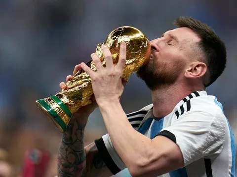 Jack Grealish chọn giữa Messi và Ronaldo