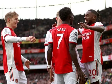CĐV Arsenal chỉ trích cái tên vô hại, một bản HĐ sai lầm