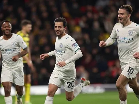 Jamie Redknapp: "Man Ciy và Liverpool đang đứng trên Chelsea"