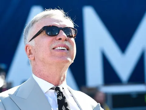 Arsenal trở thành 'gà đẻ trứng vàng' của Stan Kroenke