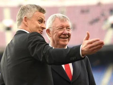 Hé lộ quan điểm của Sir Alex về việc sa thải Solskjaer