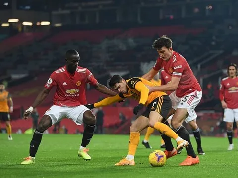 XONG! 'Quái thú' tháo chạy khỏi Old Trafford