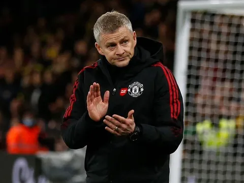 Solskjaer nên nghe lời khuyên của Neville và Ferdinand trước khi tái xuất