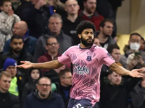 Sao trẻ khiến Chelsea ôm hận, HLV Everton hết lời ca ngợi