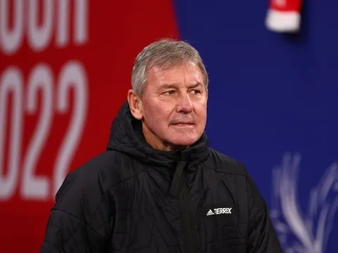 Huyền thoại M.U gặp tai nạn khi trên đường đến xem trận Everton