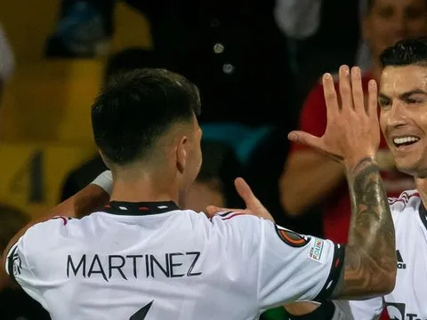 Lisandro Martinez khiến Ronaldo thêm xấu hổ