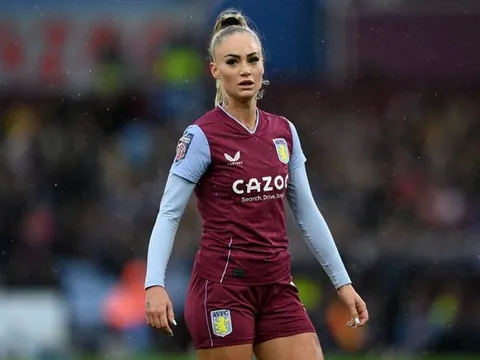 Người đẹp Lehmann nhận được lời mời kỳ lạ từ trang web người lớn