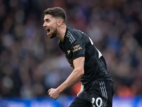 Người Jorginho làm thân đầu tiên ở Arsenal