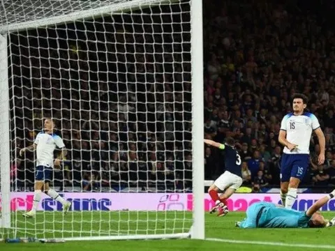 Phản ứng tức thì của Maguire sau khi ghi bàn phản lưới