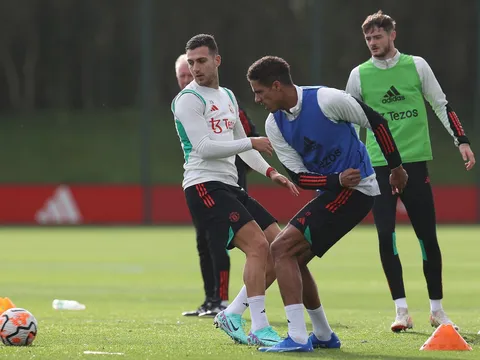5 điểm nhấn buổi tập Man Utd: Sự vắng mặt bất ngờ; Cú hích ngọc quý