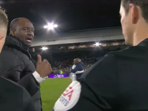 Vì sao Patrick Vieira ''pressing'' trọng tài?