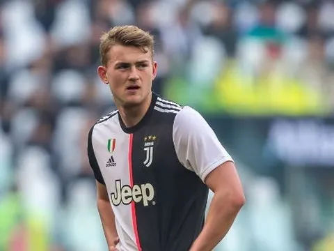 Mino Raiola khiến giám đốc Juventus khó chịu với De Ligt
