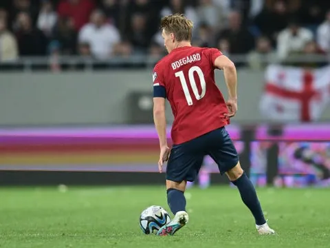 0 key pass, Odegaard vẫn gây choáng trên ĐTQG