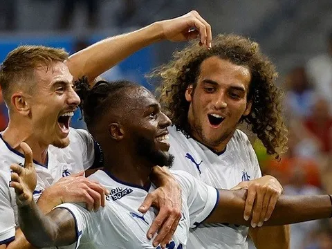 Rời Emirates 1 năm, sao Arsenal được khen đủ trình đá cho Real Madrid