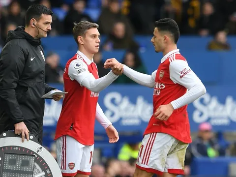 Cơn đau đầu của Mikel Arteta