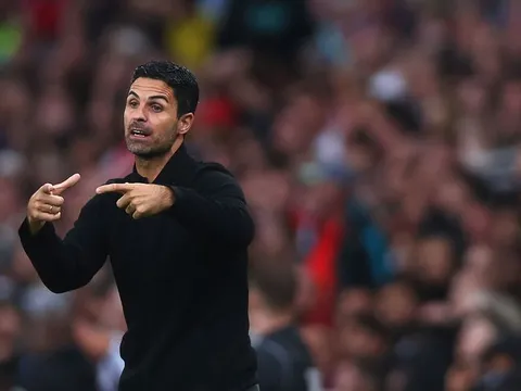 Chris Sutton: Không phải cuộc lội ngược dòng giữa Arsenal và M.U