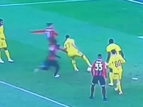 Ngoặt bóng như Johan Cruyff, trung vệ Liverpool lên tiếng