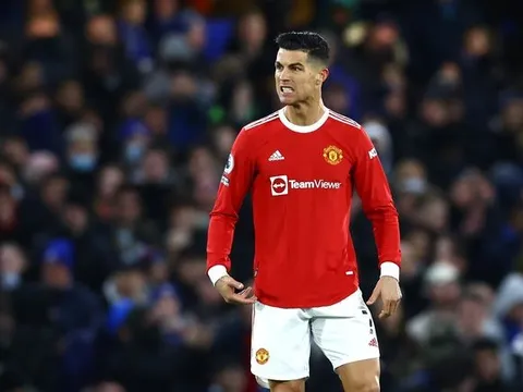 Paul Scholes phỏng đoán nguyên nhân Carrick loại Ronaldo khỏi đội hình