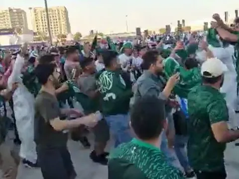 Fan Ả Rập hét vang 1 từ chế giễu Messi
