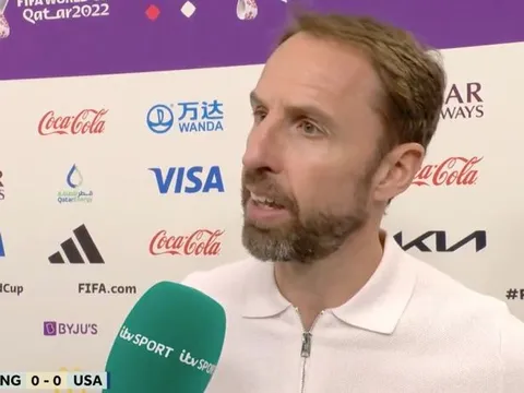 Southgate đáp trả sau khi bị cổ động viên la ó