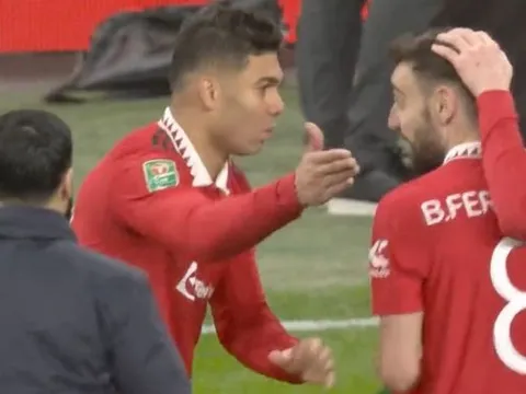 Casemiro cãi nhau với Bruno, Roy Keane phá vỡ im lặng