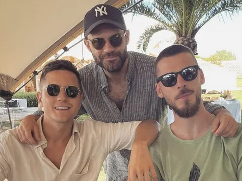 Fan M.U cảm động khi thấy 3 cựu Quỷ đỏ hội ngộ