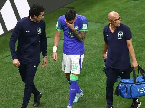 Hậu vệ M.U đau đớn rời World Cup vì chấn thương