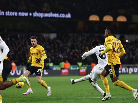 HLV Wolves nói thẳng về trình độ của Man Utd
