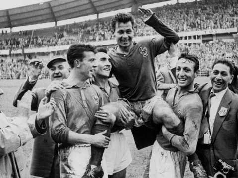 Cựu tiền đạo kỷ lục World Cup qua đời ở tuổi 89