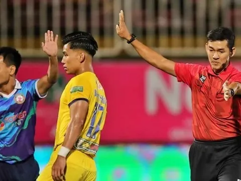 Trọng tài tặng điểm cho HAGL; Người Indo lên kế hoạch đón thầy Park