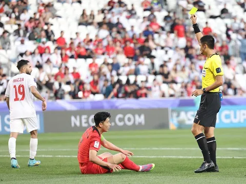 Nhìn từ chiếc thẻ vàng lạ lẫm của Son Heung-min