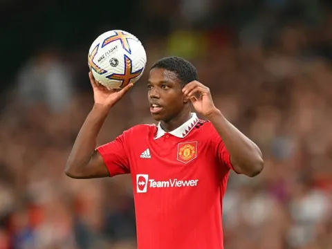 Ten Hag: "Điều đó phụ thuộc vào Van Gaal"