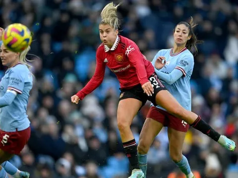Tiếp đà thăng hoa, Man Utd hòa kịch tính Man City