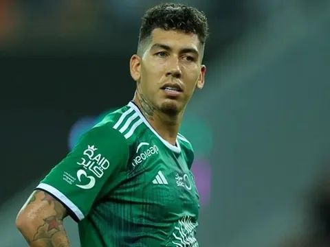 Fulham tính "giải cứu" Roberto Firmino