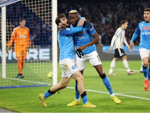 Xé lưới Juventus, tiền đạo Napoli khiến châu Âu dậy sóng