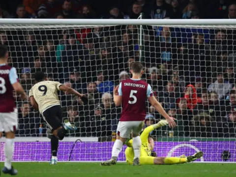"Luke Shaw là một hậu vệ kém cỏi"