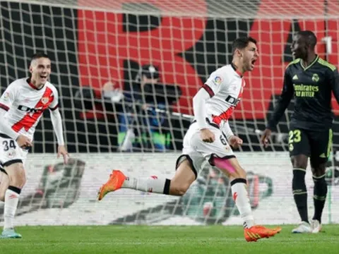 Roberto De Zerbi tuyên bố gây sốc về "trò cưng"