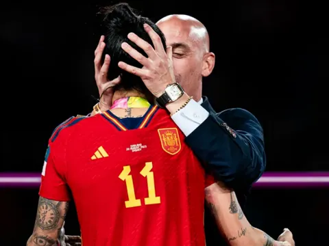 Hôn Hermoso, cựu Chủ tịch LĐBĐ Tây Ban Nha đối mặt án tù 2,5 năm