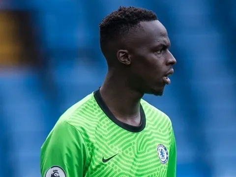 Ten Hag bớt một vấn đề đau đầu ở M.U nhờ Louis van Gaal