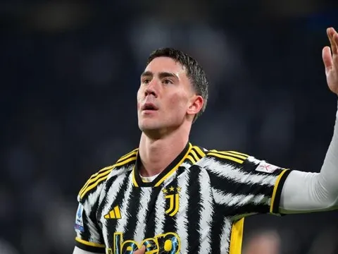 Silvestre xúi Arsenal quên Toney, ký ngay Vlahovic