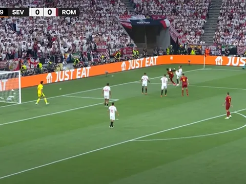 Trọng tài tước hai quả phạt đền mười mươi của Roma?