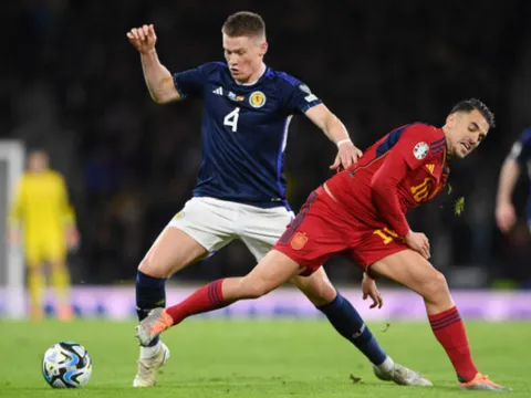 Thua sốc vì cú đúp của McTominay, sao Tây Ban Nha không phục